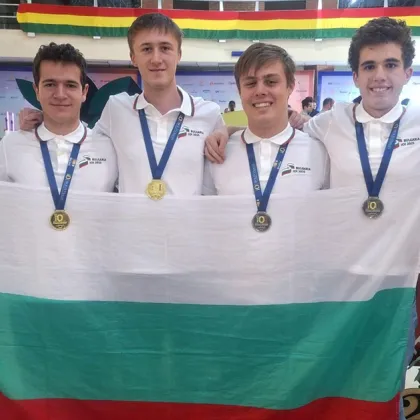 Най добрите български ученици по информатика спечелиха два златни и два