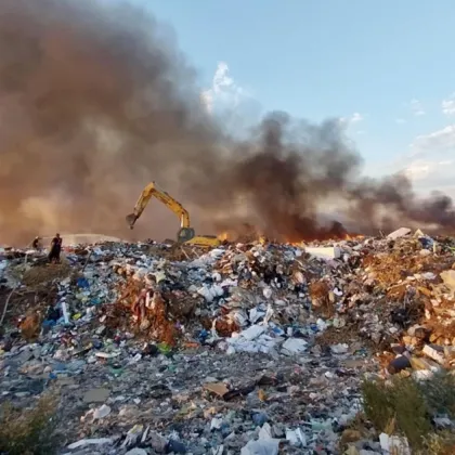 Екипи на пожарните служби от Силистра Тутракан и Дулово са край регионалното