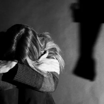 Агресор преби жена си пред поликлиниката в Монтана съобщиха от