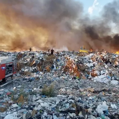 Тази сутрин е овладян пожарът в Регионалното депо за битови