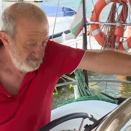 Един опитен ветроходец реши да обиколи света напълно сам със