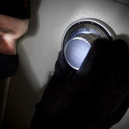 Криминалисти от РУ Панагюрище заловиха младеж направил неуспешен опит за взломна