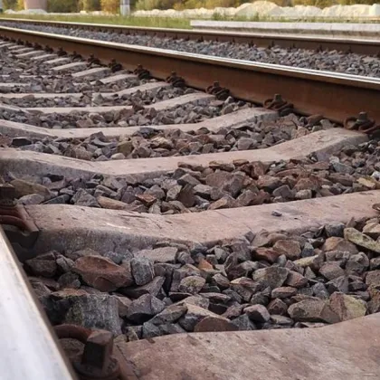 Двама души загинаха а най малко 10 са ранени при сблъсък на автобус с товарен влак в Русия