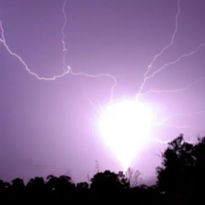 Мълния е предизвикала пожар в трънското село Цегриловци съобщиха от