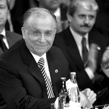 Йон Илиеску първият президент на Румъния след Революцията от 1989