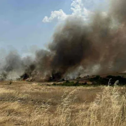 Пожарът край Карнобат стигна до базата на бургаския бизнесмен Бенчо Бенчев – един от