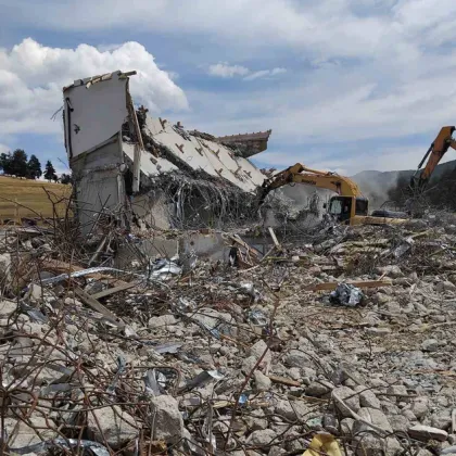 След месеци битка и многобройни пречки незаконната постройка на яз