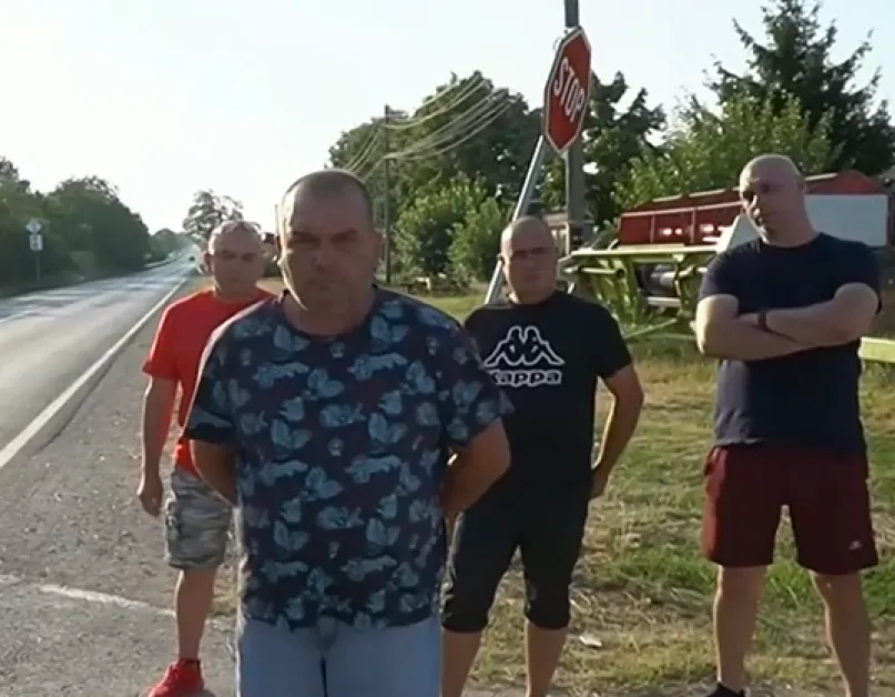 Със 144 км/ч с дете в кома: Шофьор на линейка ходи два пъти до КАТ за обяснения