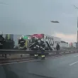 Кола се вряза в мантинела в София