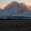 Пламъците в Доситеево застрашително доближават последните къщи