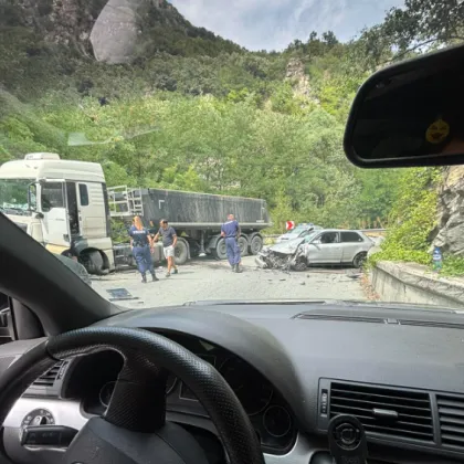 Катастрофа стана в участъка между Пазарджик Велинград Лек автомобил се