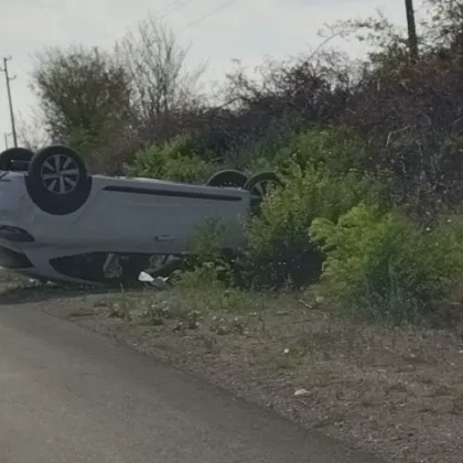 Автомобил катастрофира в Плевенско Колата се е обърнала по таван