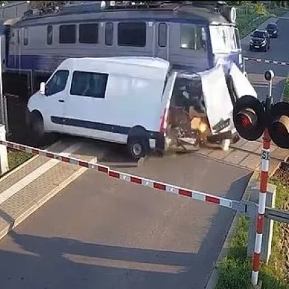 Шокиращ инцидент беше заснет от охранителни камери в полското село