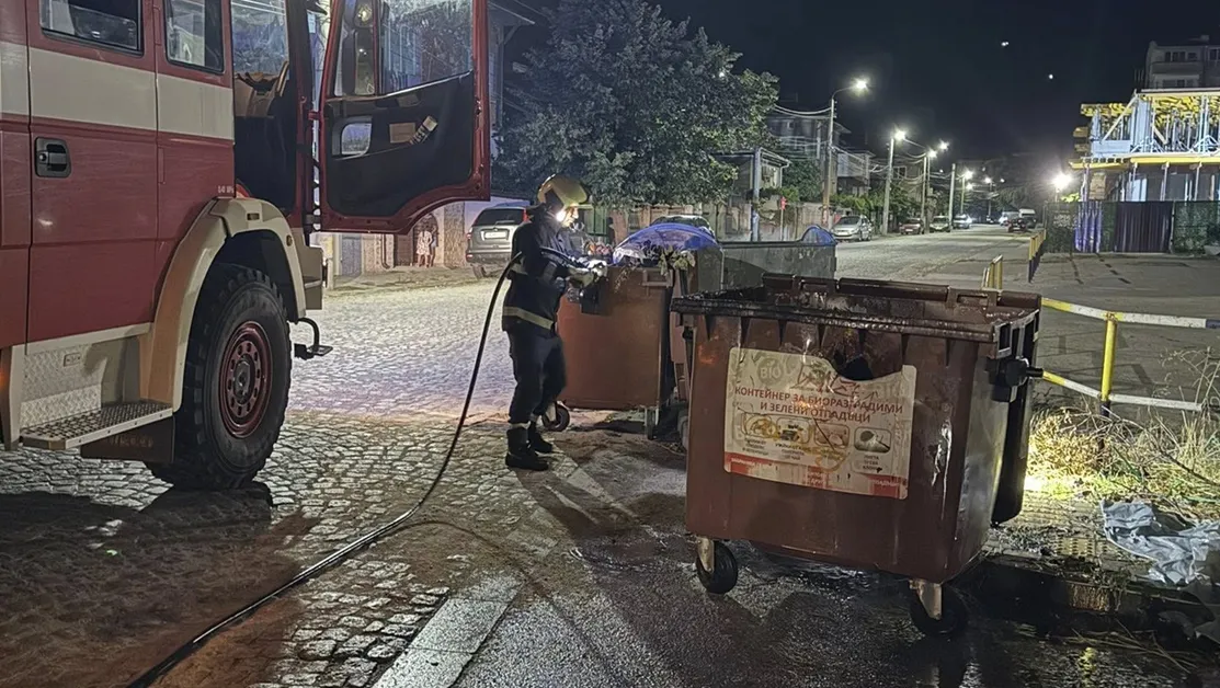 Палежи на контейнери в Карлово, жители зоват за видеонаблюдение СНИМКИ