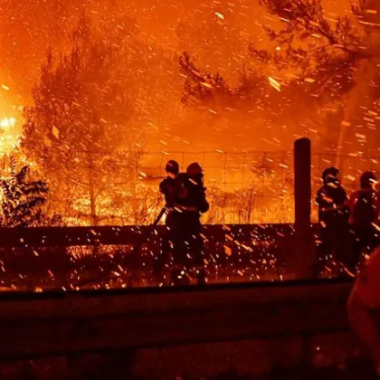 Голям пожар избухна днес около 14 ч край селището Кератея