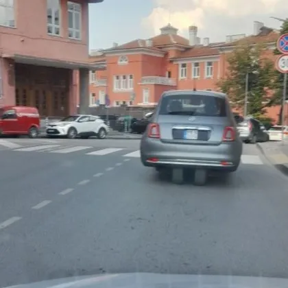 Странна количка привлече вниманието на пловдивчани СНИМКИ