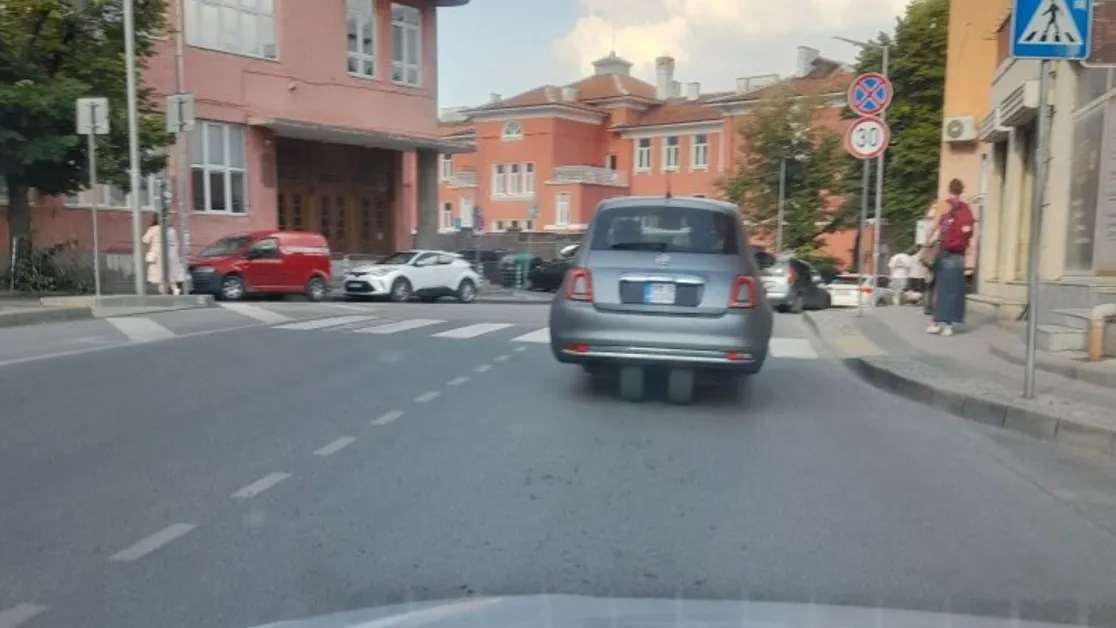 Странна количка привлече вниманието на пловдивчани СНИМКИ