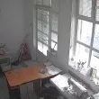 Варненка превърна прозорец в кош за смет СНИМКИ