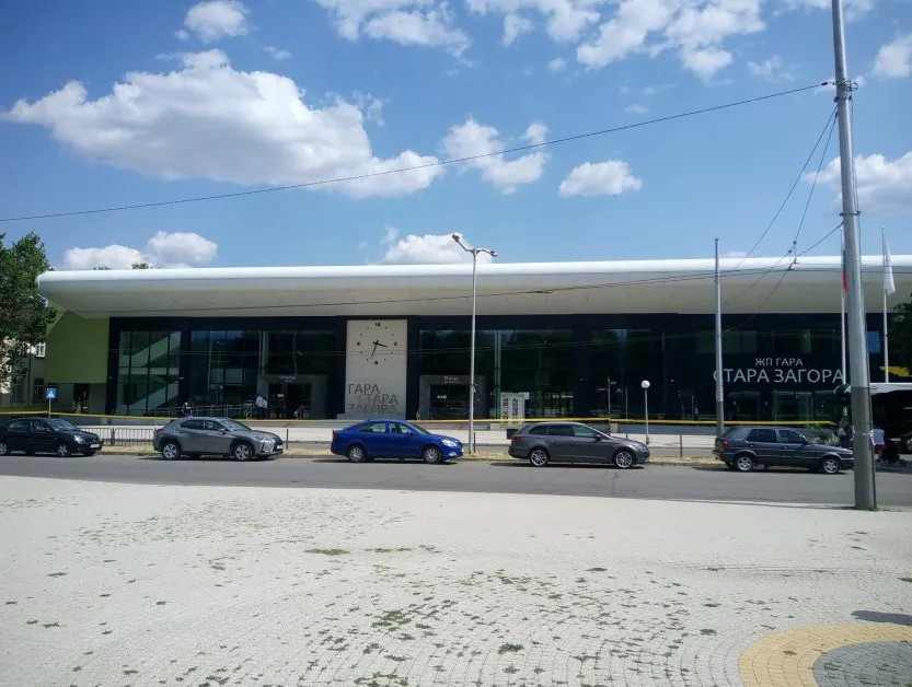 Затвориха ЖП гарата в Стара Загора заради изоставен куфар СНИМКИ