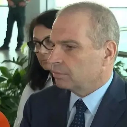 Караджов дава пилота, свалил дете в инвалидна количка от самолет, на комисията по дискриминация