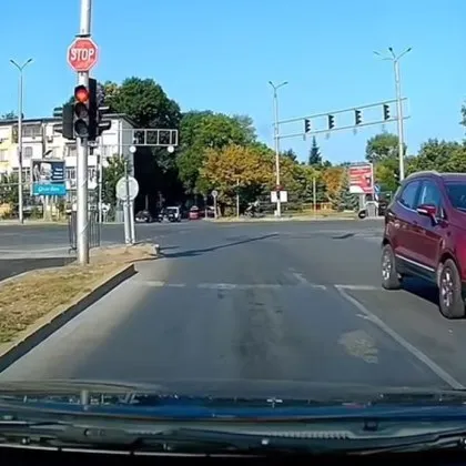 По английски! Джип със софийски номера пое в насрещното в Пловдив ВИДЕО