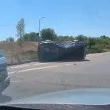 Бус се обърна при сблъсък в столицата, щетите са сериозни ВИДЕО+СНИМКИ
