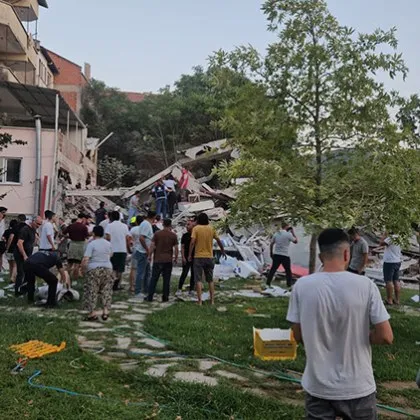 Изминаха 2 часа от силния трус който разлюля Турция Земетресението