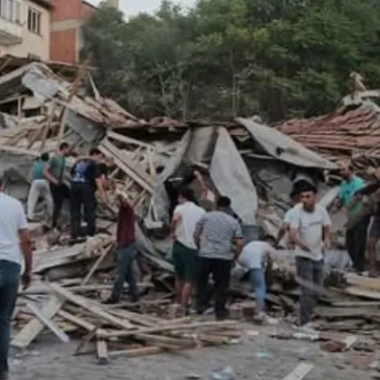 Един човек загина при земетресението с магнитуд 6 1 което разтърси