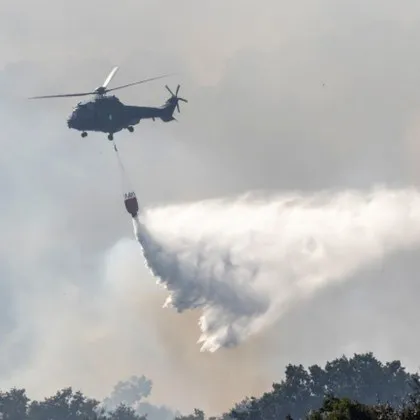 Евакуират жителите на село Скала Сунгурларско заради пожара на територията