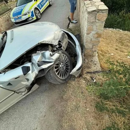 Шофьор на 18 години предизвика катастрофа и разруши един от