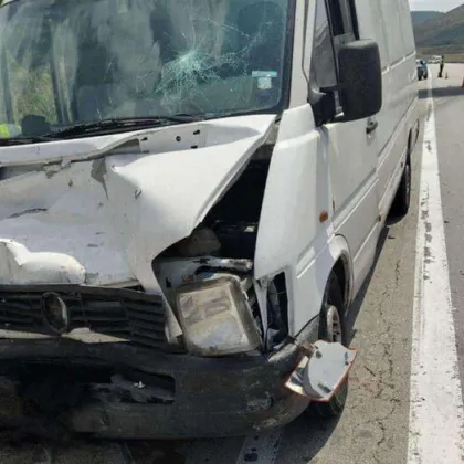 Движението по част от АМ Хемус се пренасочва заради катастрофа