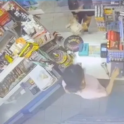 Грозно! Камери заснеха крадец на кутия с дарения за болно дете. Издирват го ВИДЕО
