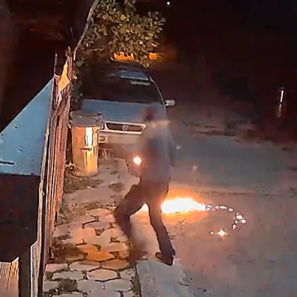 Атакуван с коктейл Молотов бит заплашван и тормозен На всичко