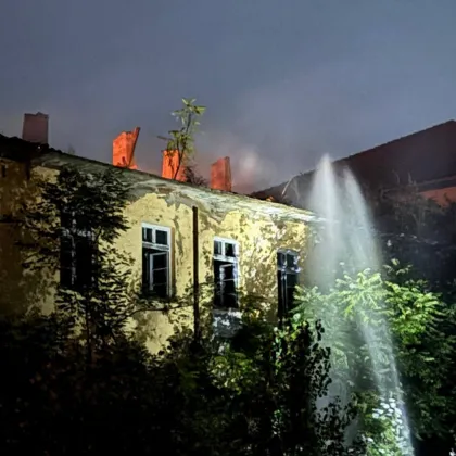 Пожар горя през нощта в старото военно училище на Велико