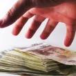Собственик на заведение издирва мъж за кражба на 5-цифрена сума СНИМКИ