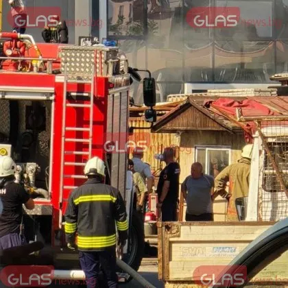 Пожар изпепели склад и техника в Пазарджишко, разследват причините