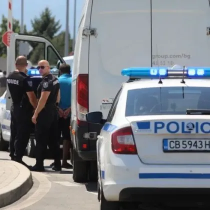 Съдът задържа под стража мъж опитал да открадне бус в