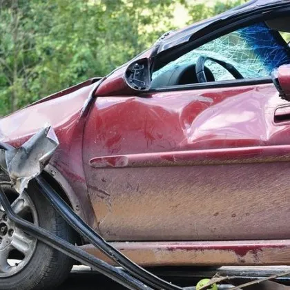 Загинали са двама души и 39 са ранени при пътнотранспортни