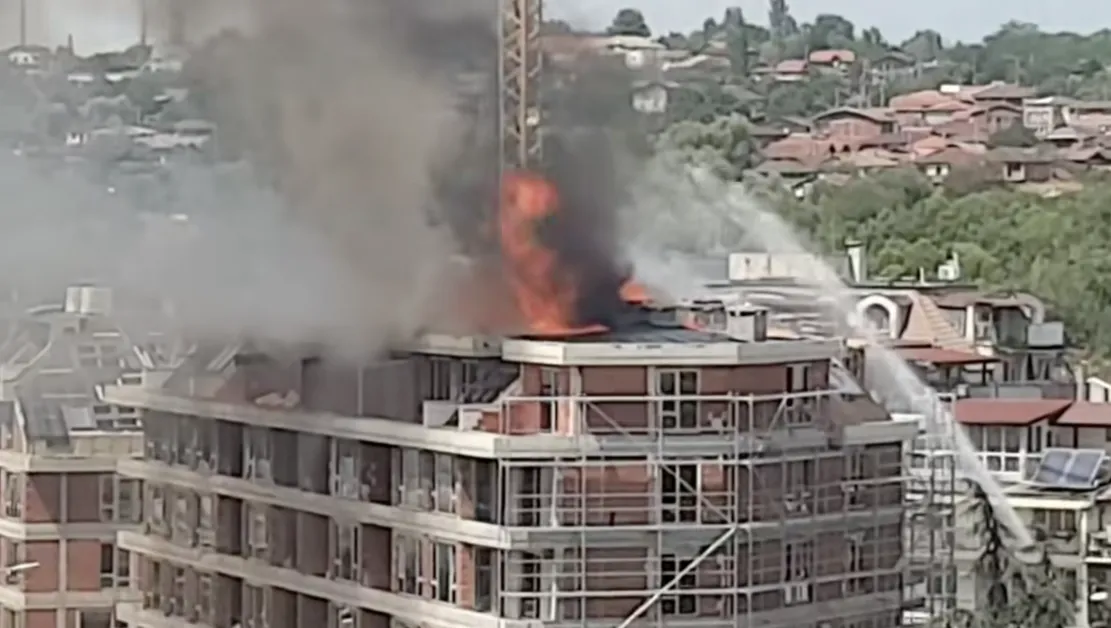 Пожар избухна в новострояща се сграда в столичния квартал "Овча купел" ВИДЕО