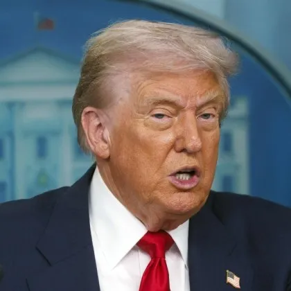 Полетът на американския президент Доналд Тръмп от Вашингтон до Аляска