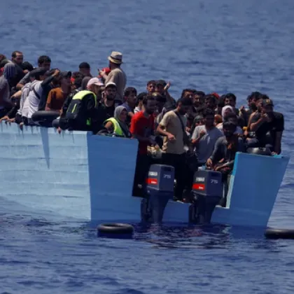 Най малко 26 мигранти са загинали след като кораб се е