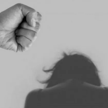 Мъж заплашва жена си с убийство и отведе петте им