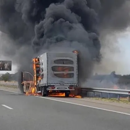 Извънредна ситуация на АМ Тракия Камион е избухнал в пламъци в