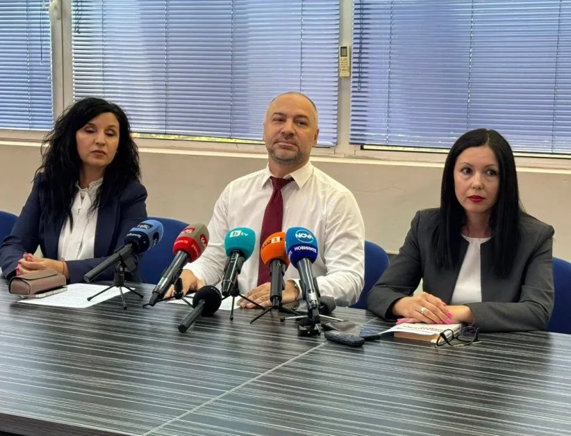 Разбитата схема: Задържаните набирали шофьори на камиони, пренасящи дрогата СНИМКИ