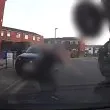 Апаш "полетя" с АТВ през патрулка ВИДЕО