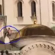 Полугол мъж се качи на покрива на "Александър Невски" СНИМКИ