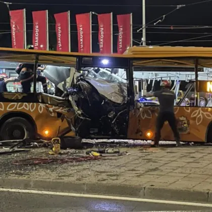 Един човек е загинал а шестима са ранени при тежка катастрофа