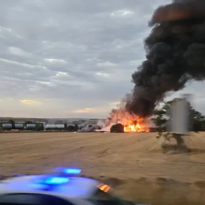 Товарен влак с цистерни се запали Осем вагона с дизелово