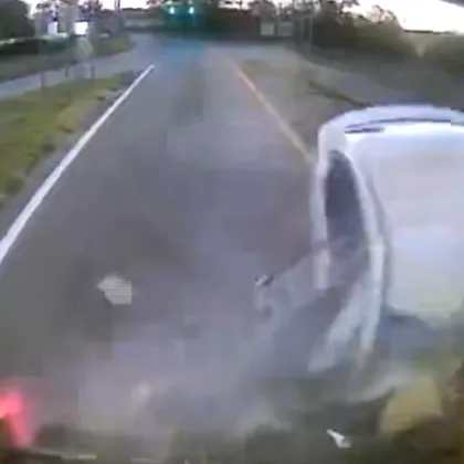 В петък около 5 30 ч сутринта полицейското управление на Ийст