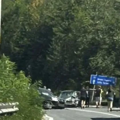 Катастрофа с три автомобила временно блокира движението в Прохода на